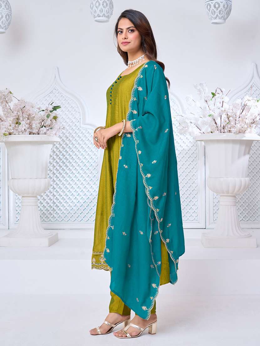 women embroidered three quarter sleeves kurta pant set with dupatta - 22577460 -  Standard Image - 3