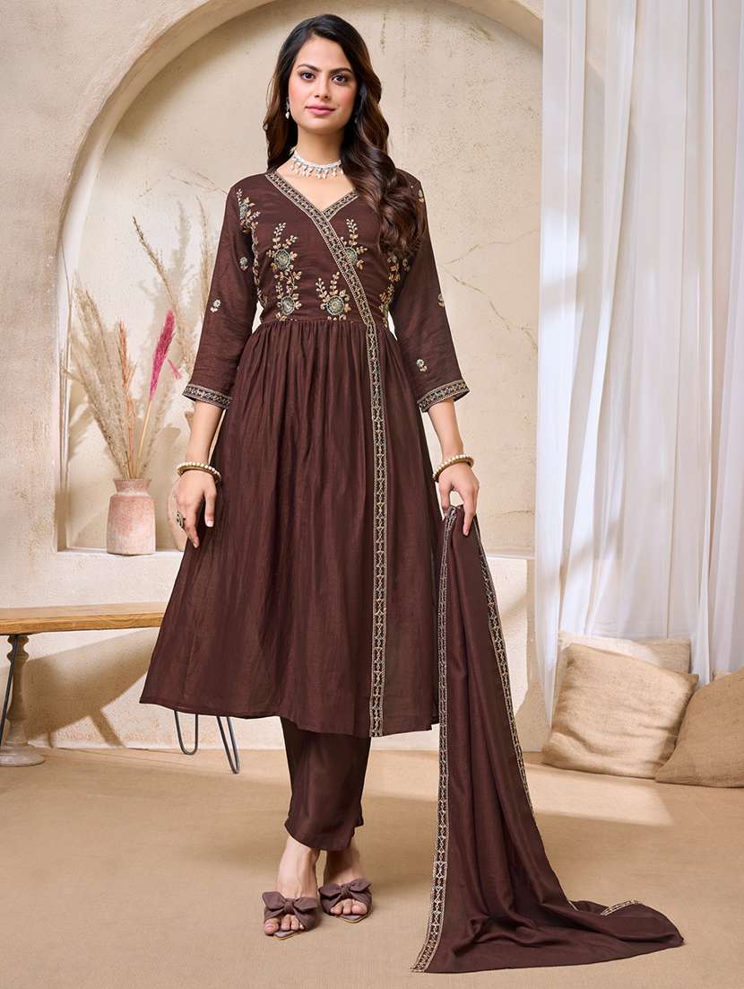 women embroidered three quarter sleeves kurta pant set with dupatta