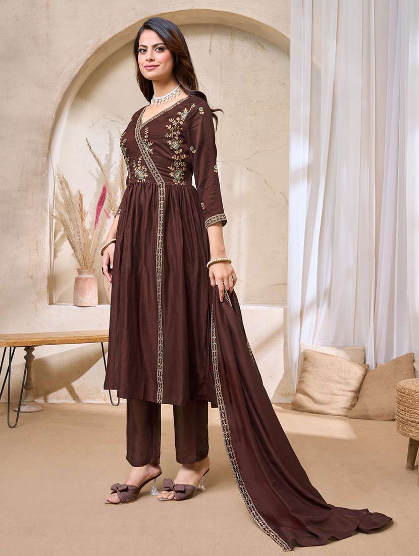 women embroidered three quarter sleeves kurta pant set with dupatta - 22577462 -  Standard Image - 3