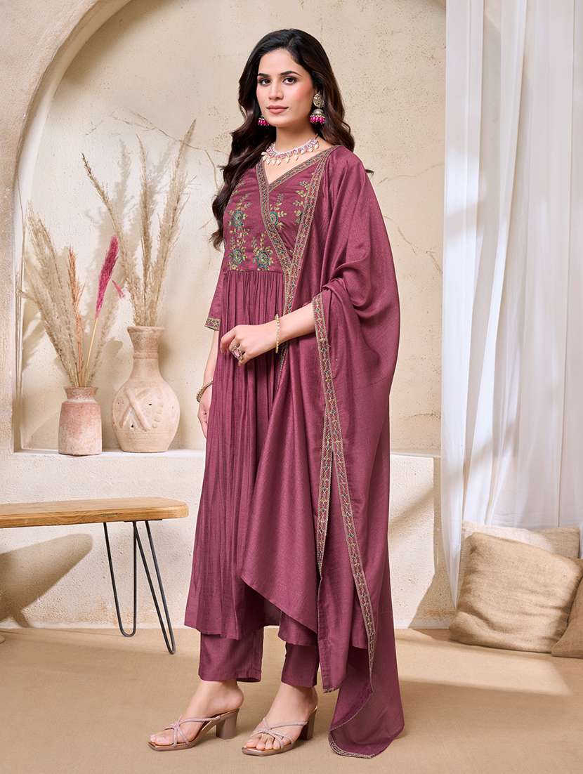 women embroidered three quarter sleeves kurta pant set with dupatta - 22577463 -  Standard Image - 3