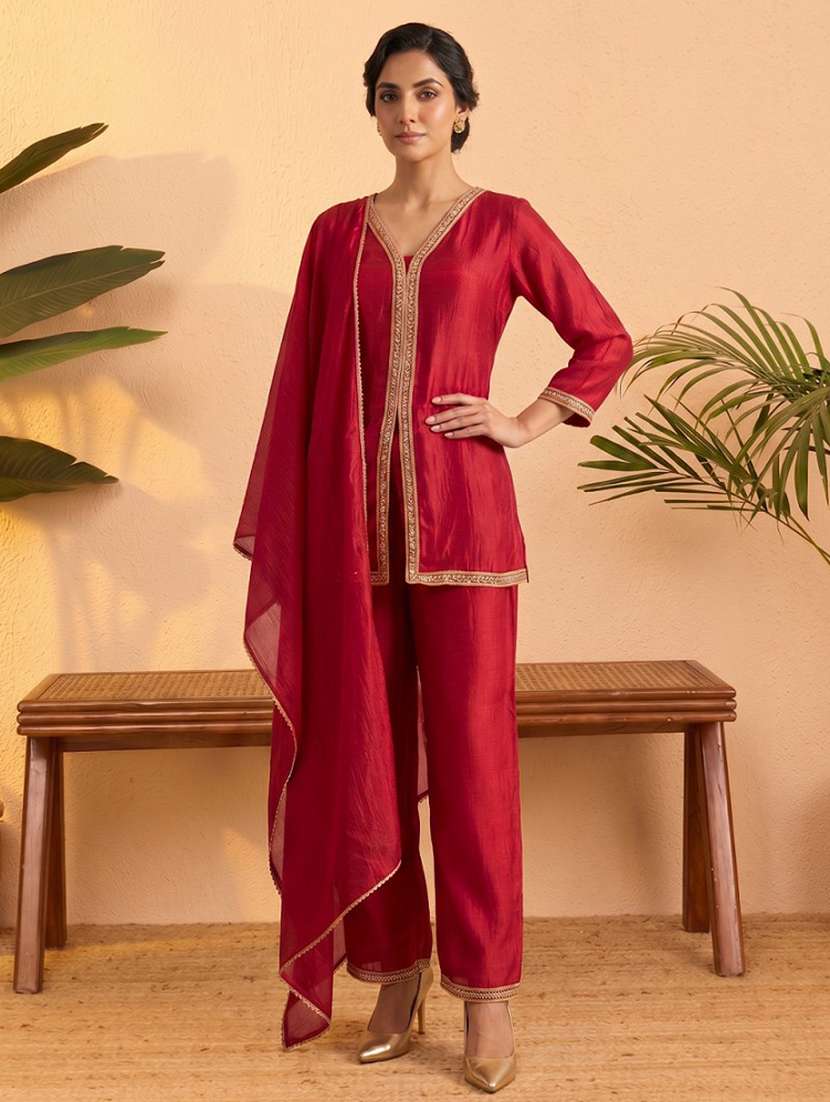 women embroidered three quarter sleeves kurta pant set with dupatta