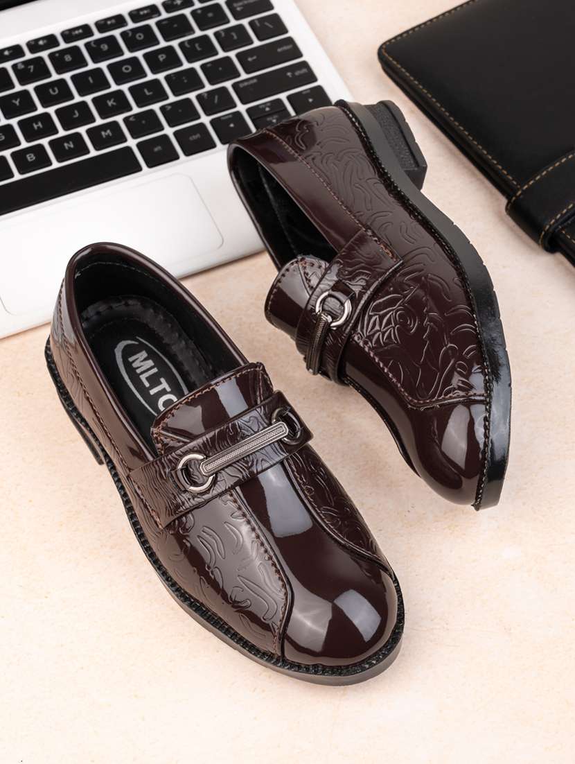 boys textured slip on loafer