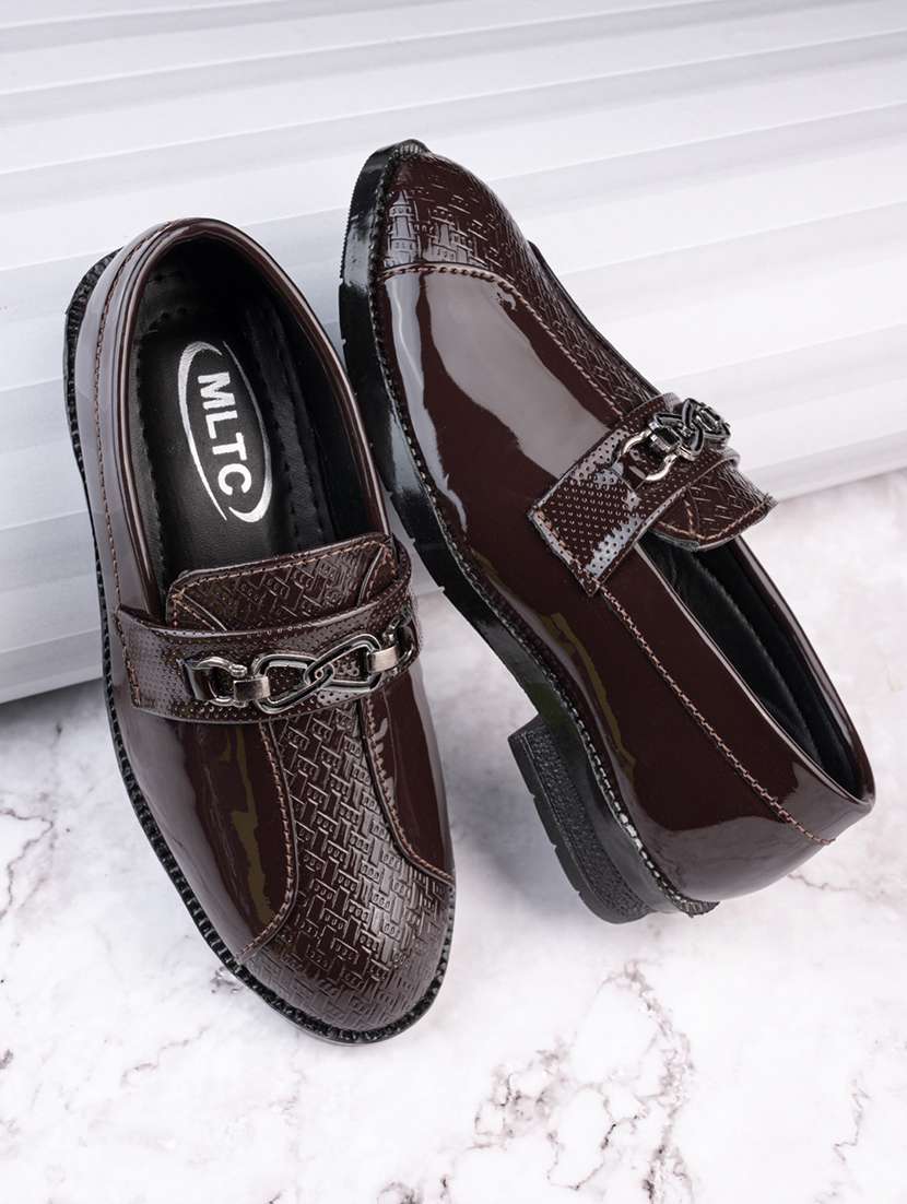 boys textured slip on loafer