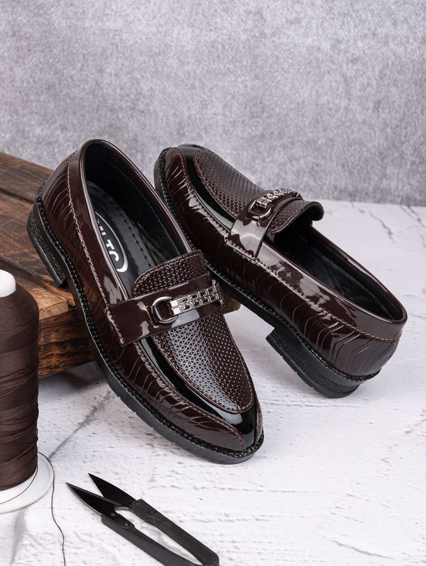 men textured slip on loafer