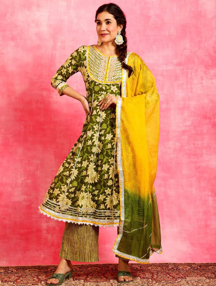 women printed three quarter sleeves kurta pant set with dupatta