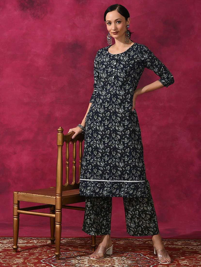 women printed three quarter sleeves kurta pant set 