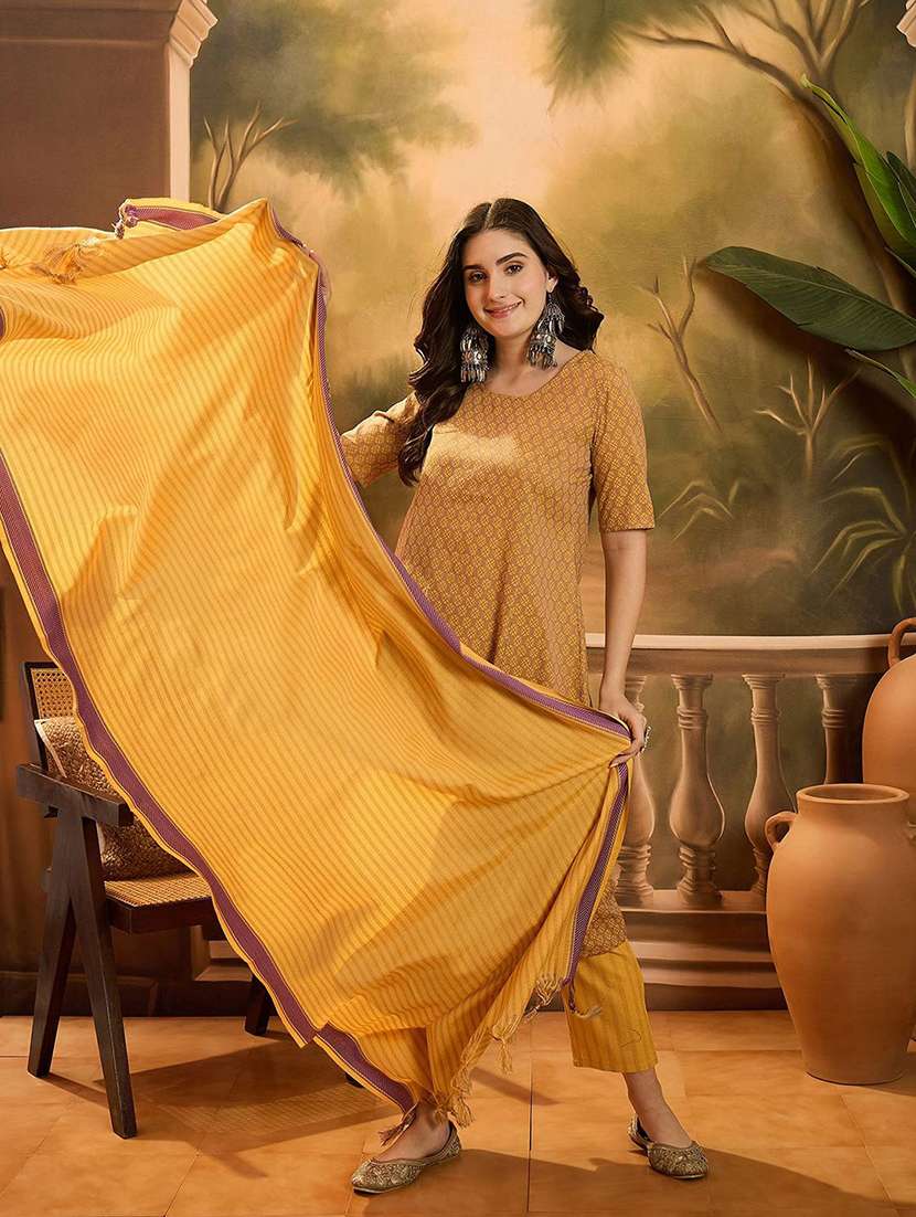 Women Printed Short Sleeves Kurta Pant Set With Dupatta - 22578409 -  Standard Image - 3