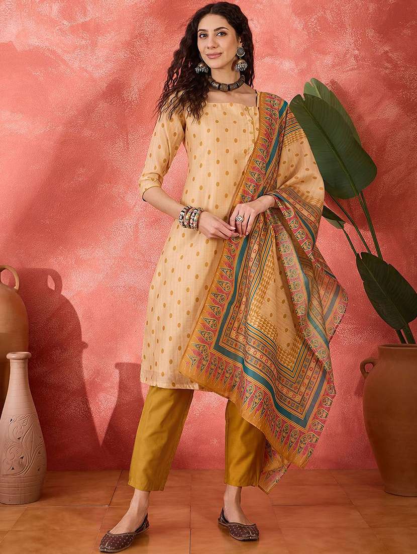 women printed three quarter sleeves kurta pant set with dupatta