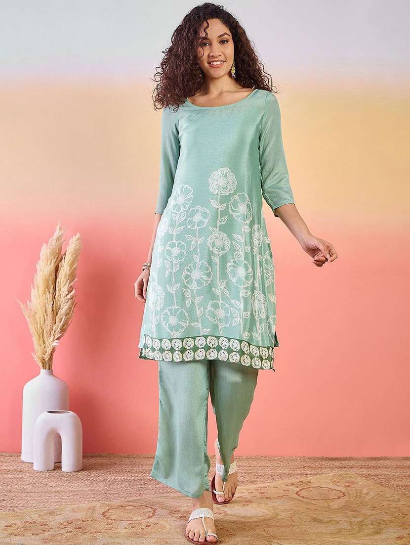 women printed three quarter sleeves kurta pant set 