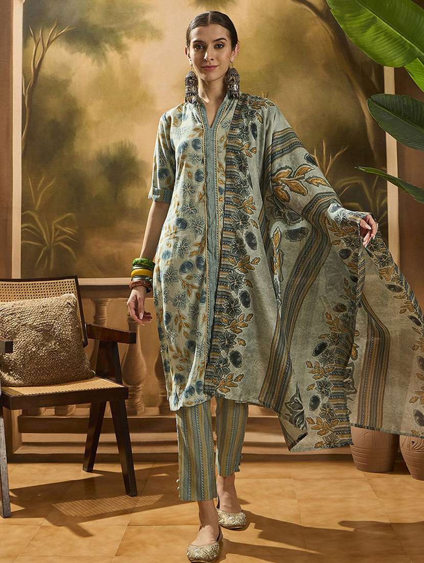 women printed three quarter sleeves kurta pant set with dupatta
