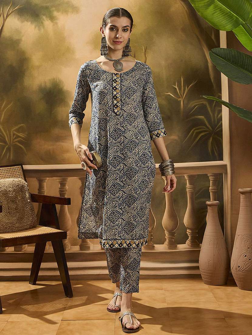 women printed three quarter sleeves kurta pant set