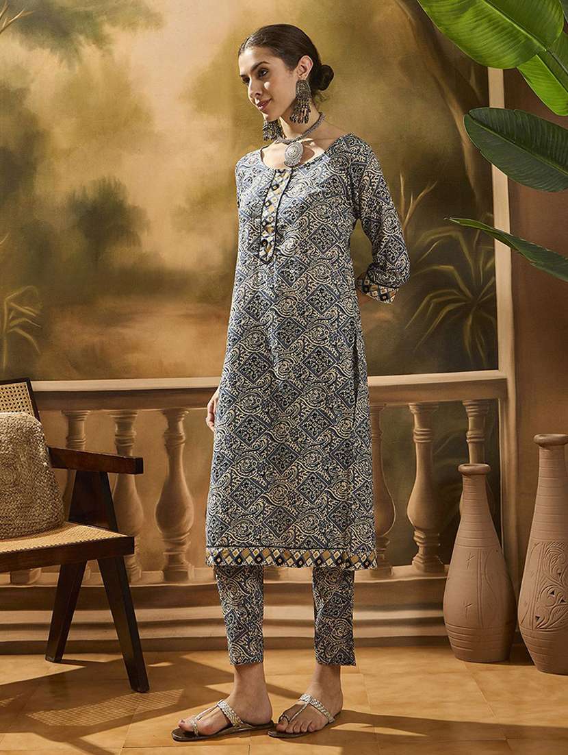 women printed three quarter sleeves kurta pant set - 22578436 -  Standard Image - 3