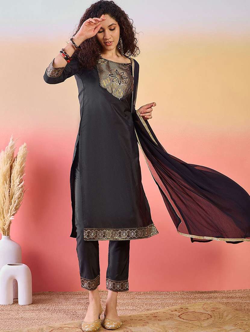 women self design three quarter sleeves kurta pant set with dupatta