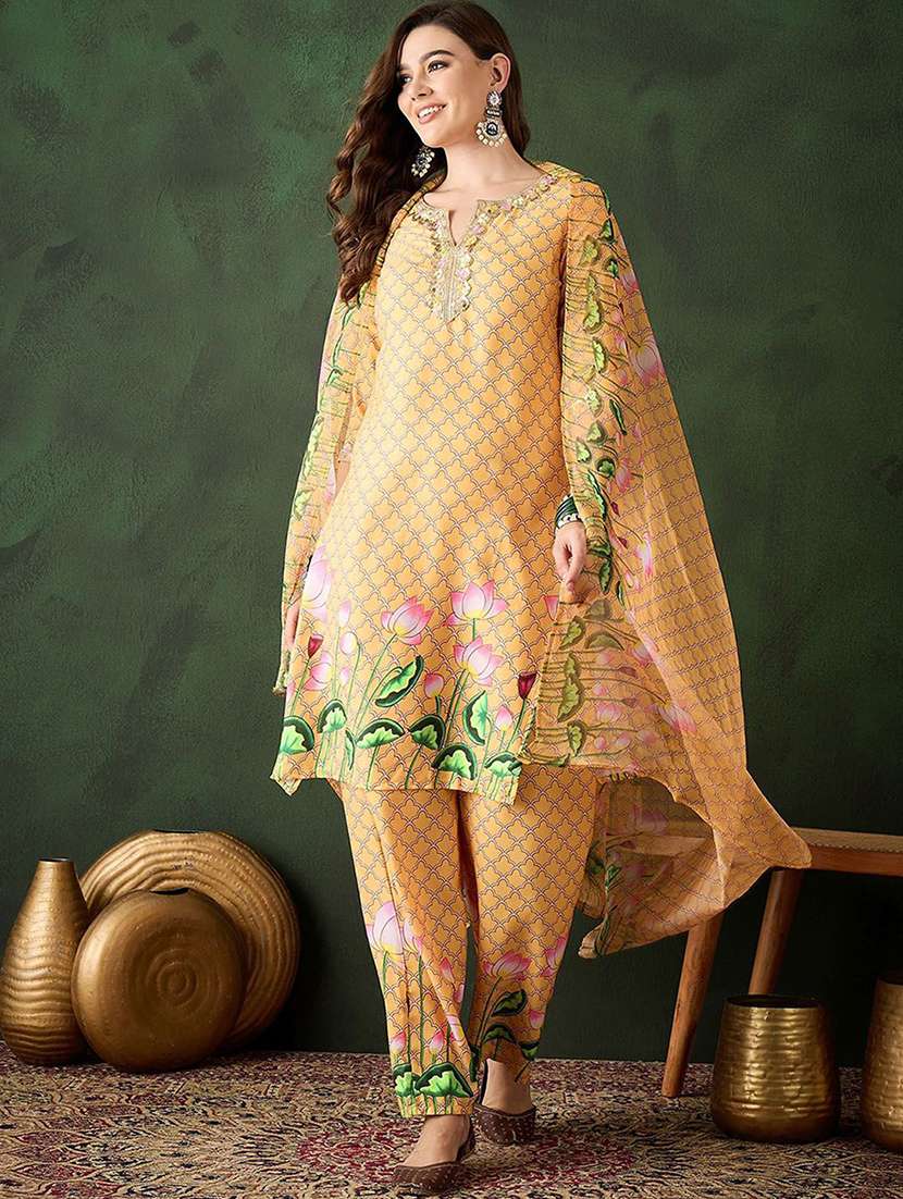women printed three quarter sleeves kurta pant set with dupatta