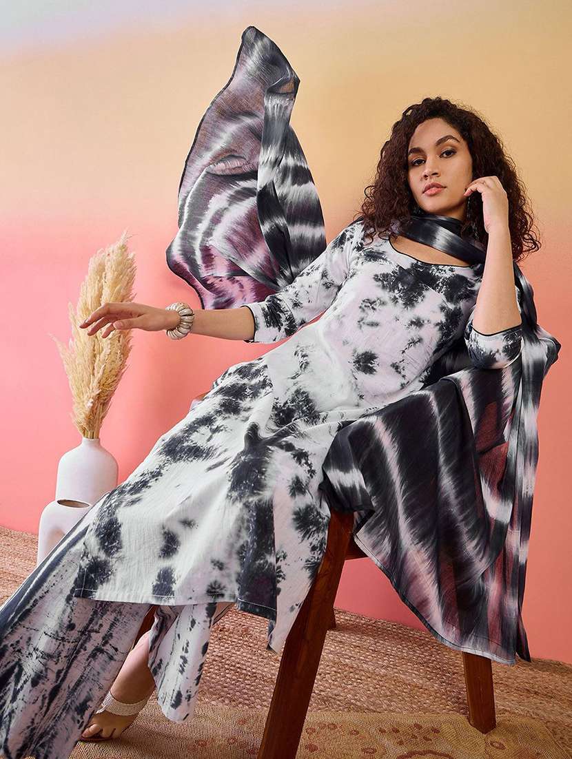 women printed three quarter sleeves kurta pant set with dupatta - 22578474 -  Standard Image - 3
