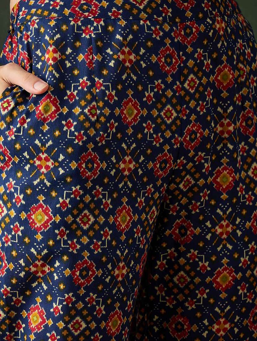 Women Printed Three Quarter Sleeves Kurta Salwar Set - 22578476 -  Standard Image - 5