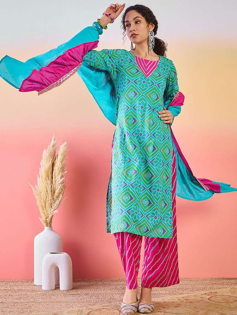 women printed three quarter sleeves kurta pant set with dupatta