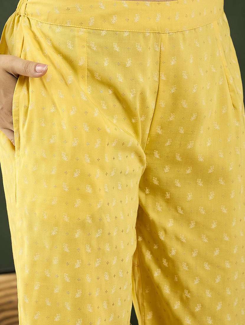 Women Printed Three Quarter Sleeves Kurta Pant Set With Dupatta - 22578518 -  Standard Image - 5