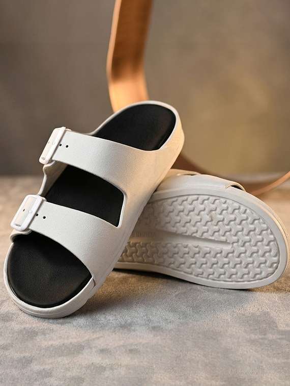 men solid slip on slippers