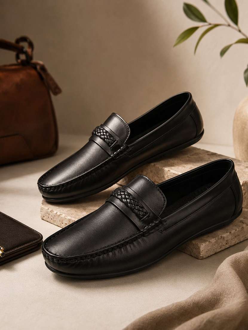 men solid slip on loafer