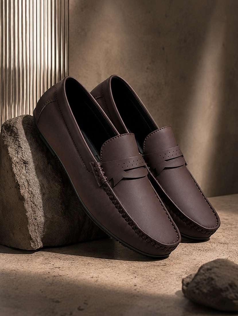 men solid slip on loafer