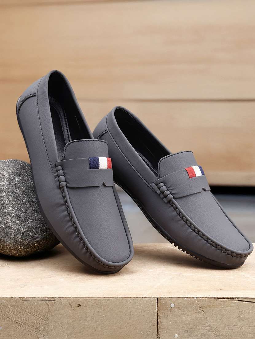 men solid slip on loafer
