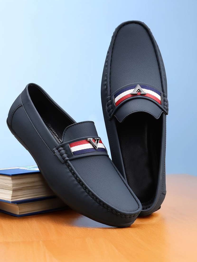men solid slip on loafer