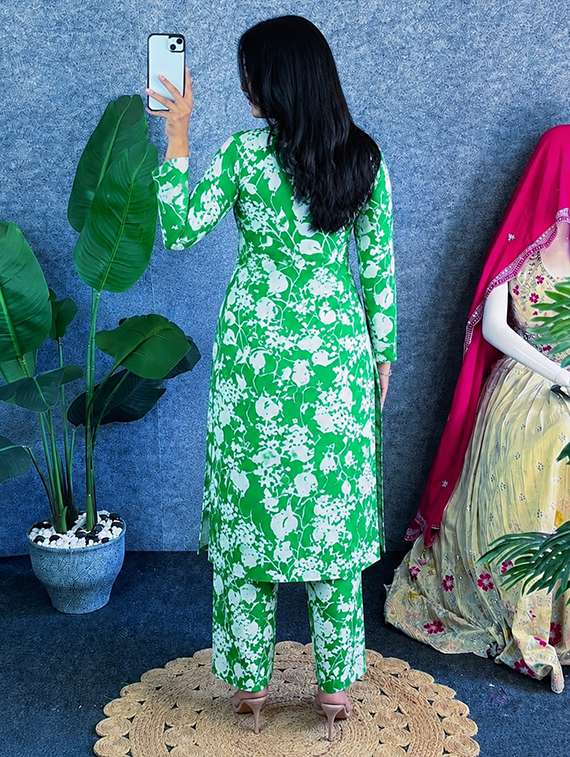 women printed long sleeves kurta pant set - 22579012 -  Standard Image - 3