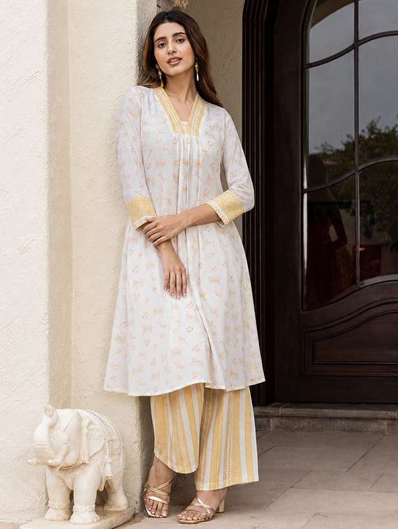 women printed three quarter sleeves kurta palazzo set