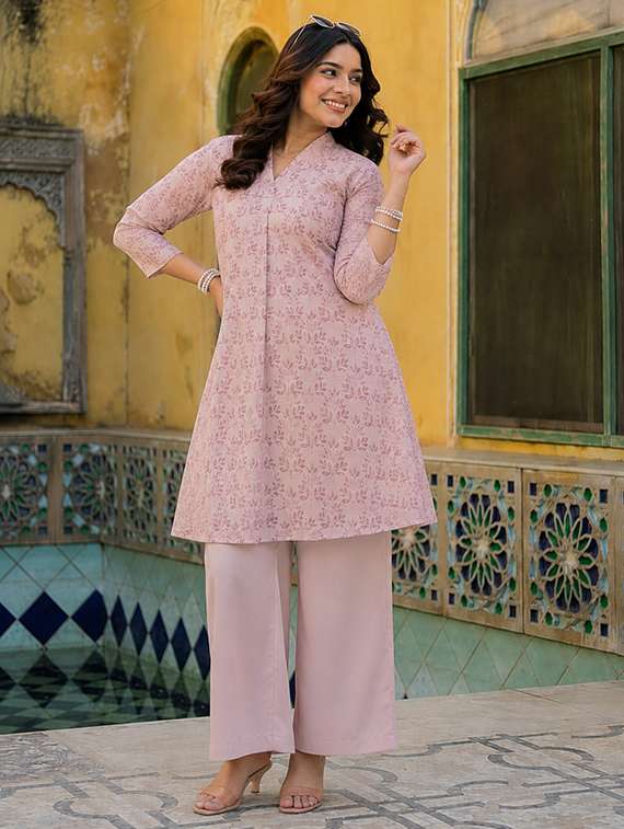 women printed three quarter sleeves kurta pant set