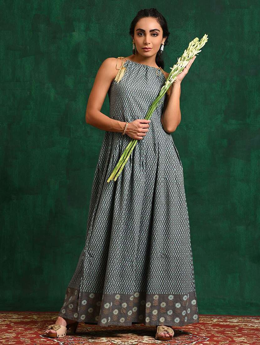 women printed sleeveless fit and flare dress