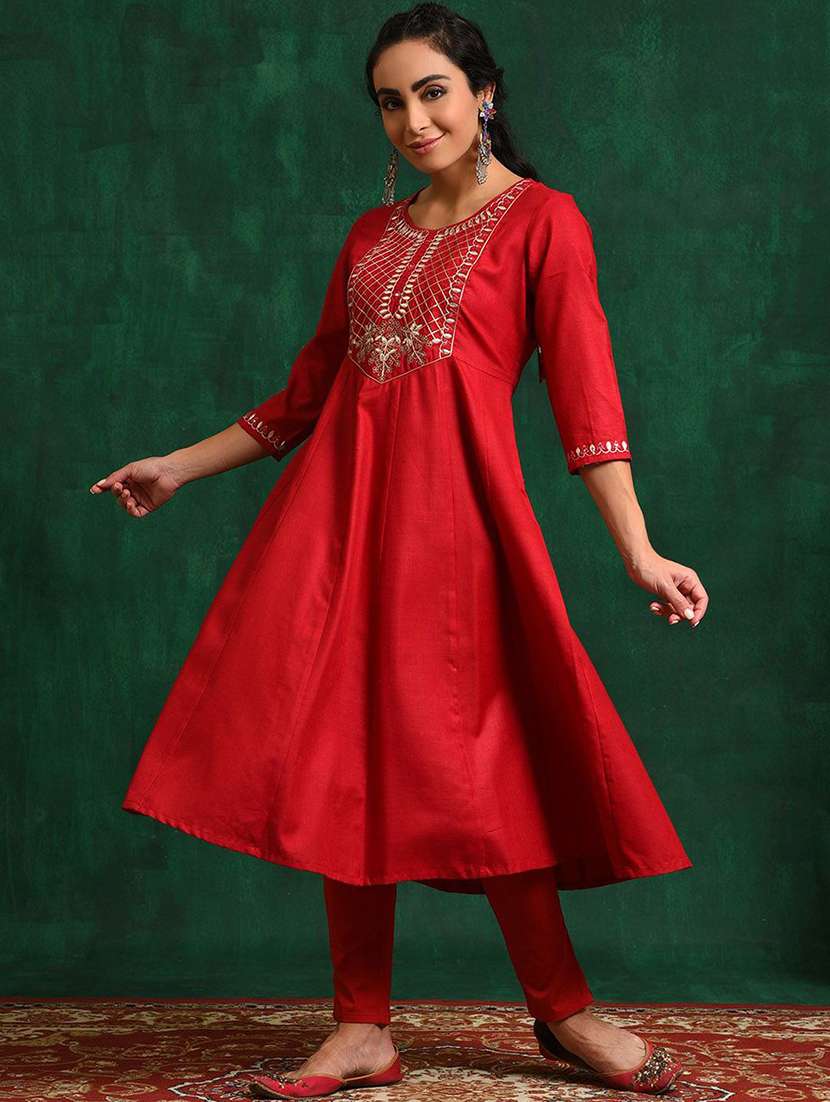 women solid with work three quarter sleeve anarkali kurta