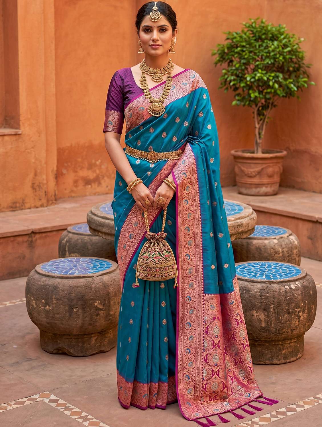 women self design banarasi saree with blouse