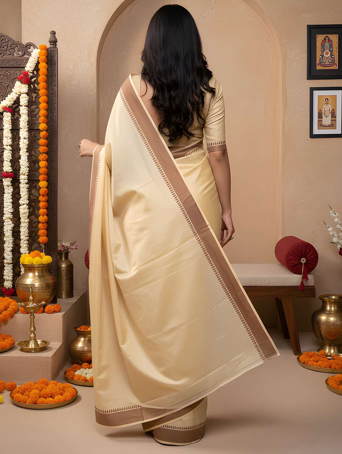 Women Solid With Bordered Saree With Blouse - 22579286 -  Standard Image - 3