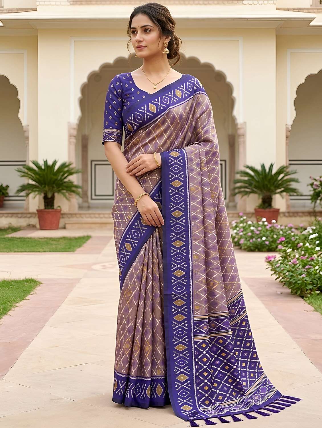 women self design patola saree with blouse