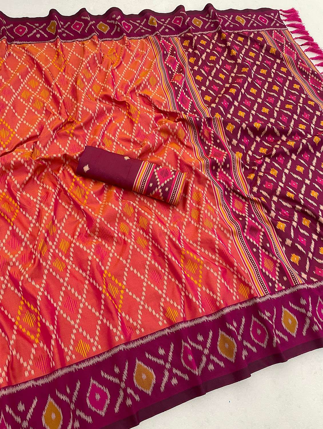 women self design patola saree with blouse - 22579335 -  Standard Image - 5