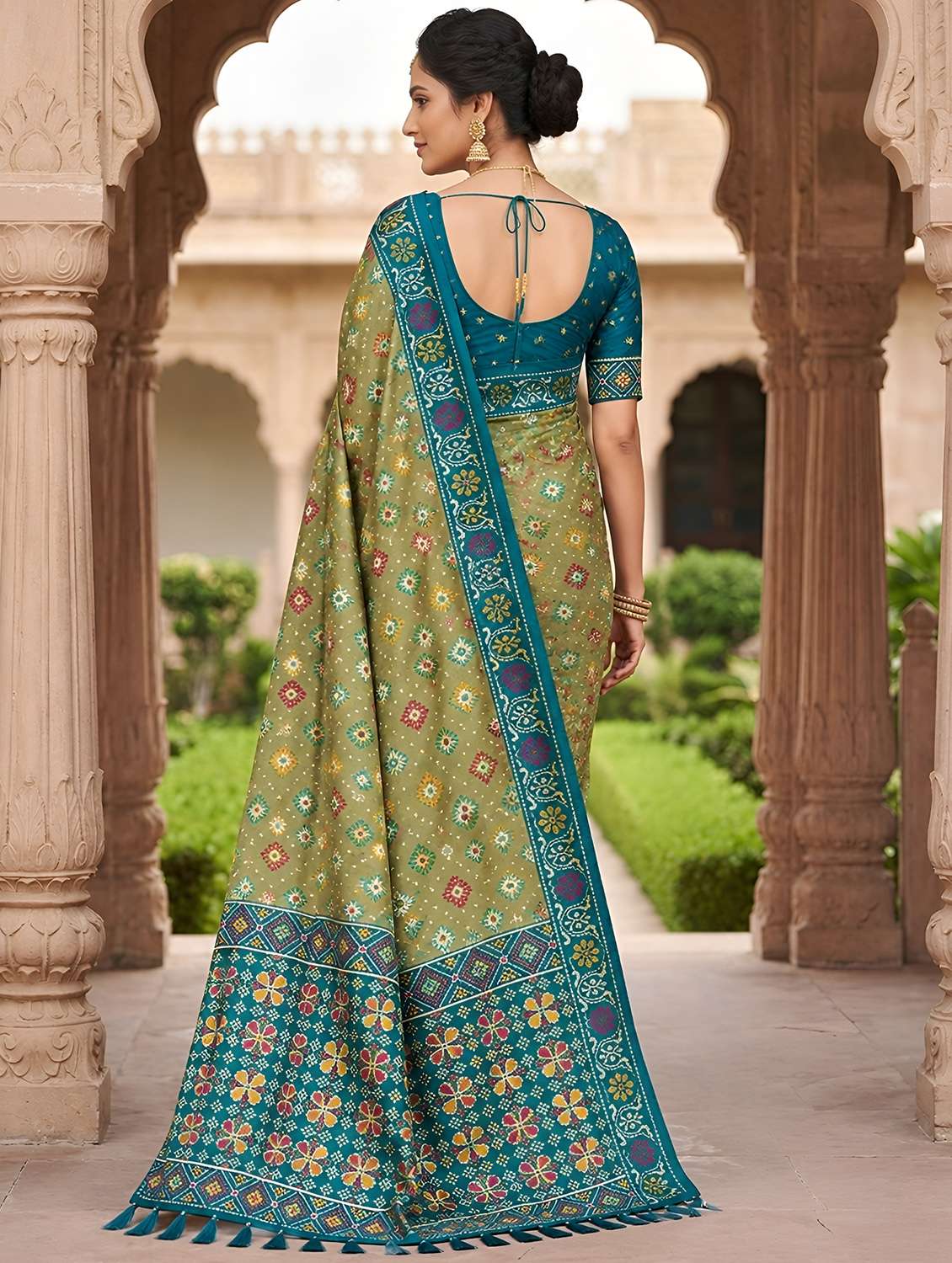 women self design patola saree with blouse - 22579337 -  Standard Image - 3