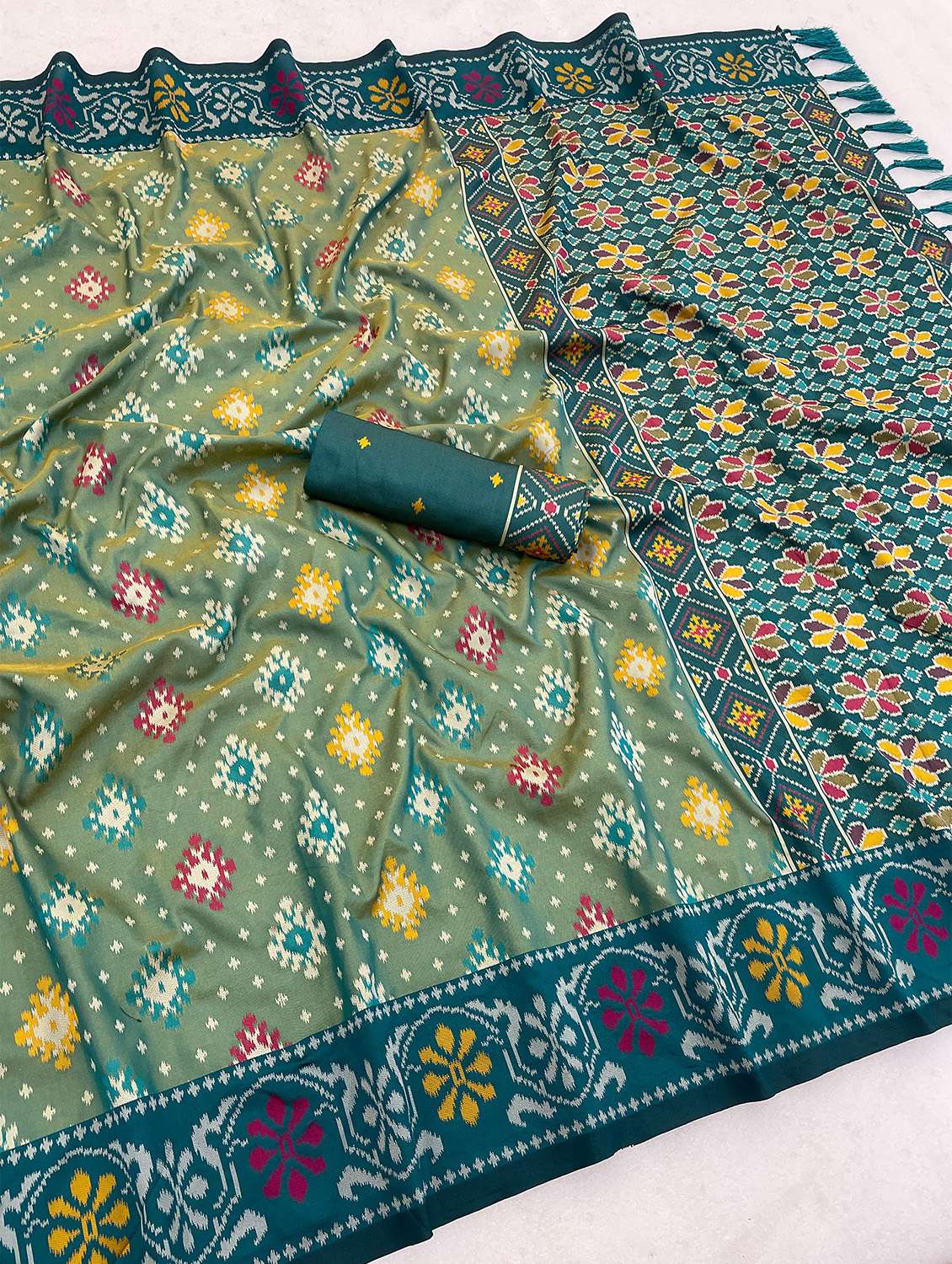 women self design patola saree with blouse - 22579337 -  Standard Image - 5