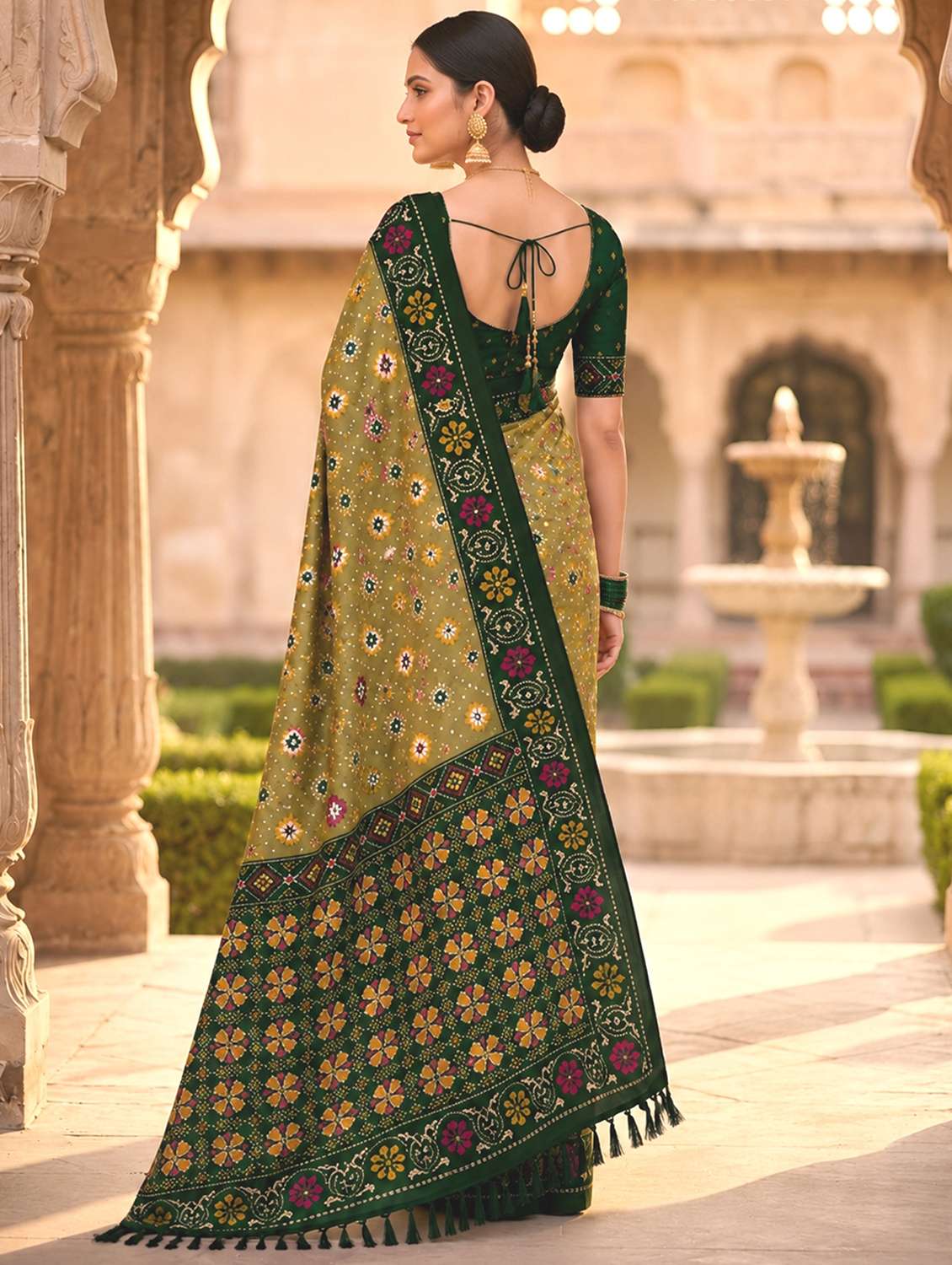 women self design patola saree with blouse - 22579338 -  Standard Image - 3