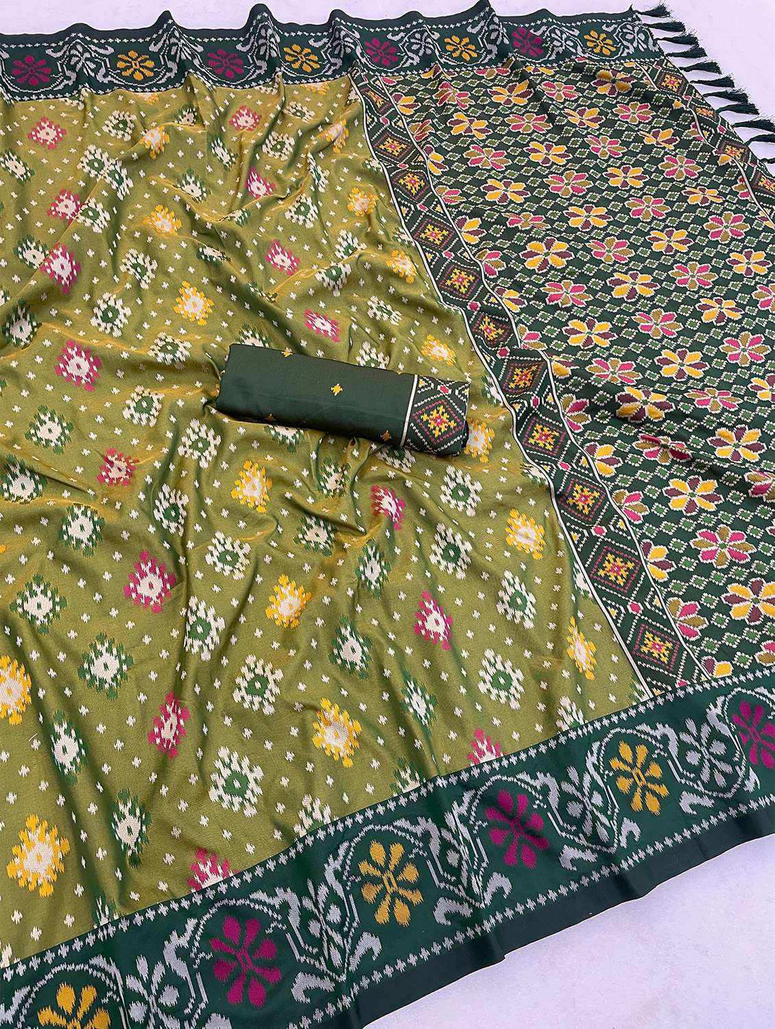 women self design patola saree with blouse - 22579338 -  Standard Image - 5
