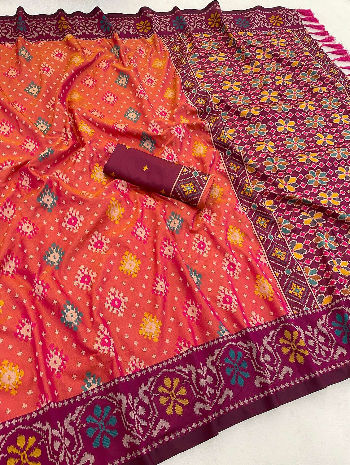 women self design patola saree with blouse - 22579341 -  Standard Image - 5