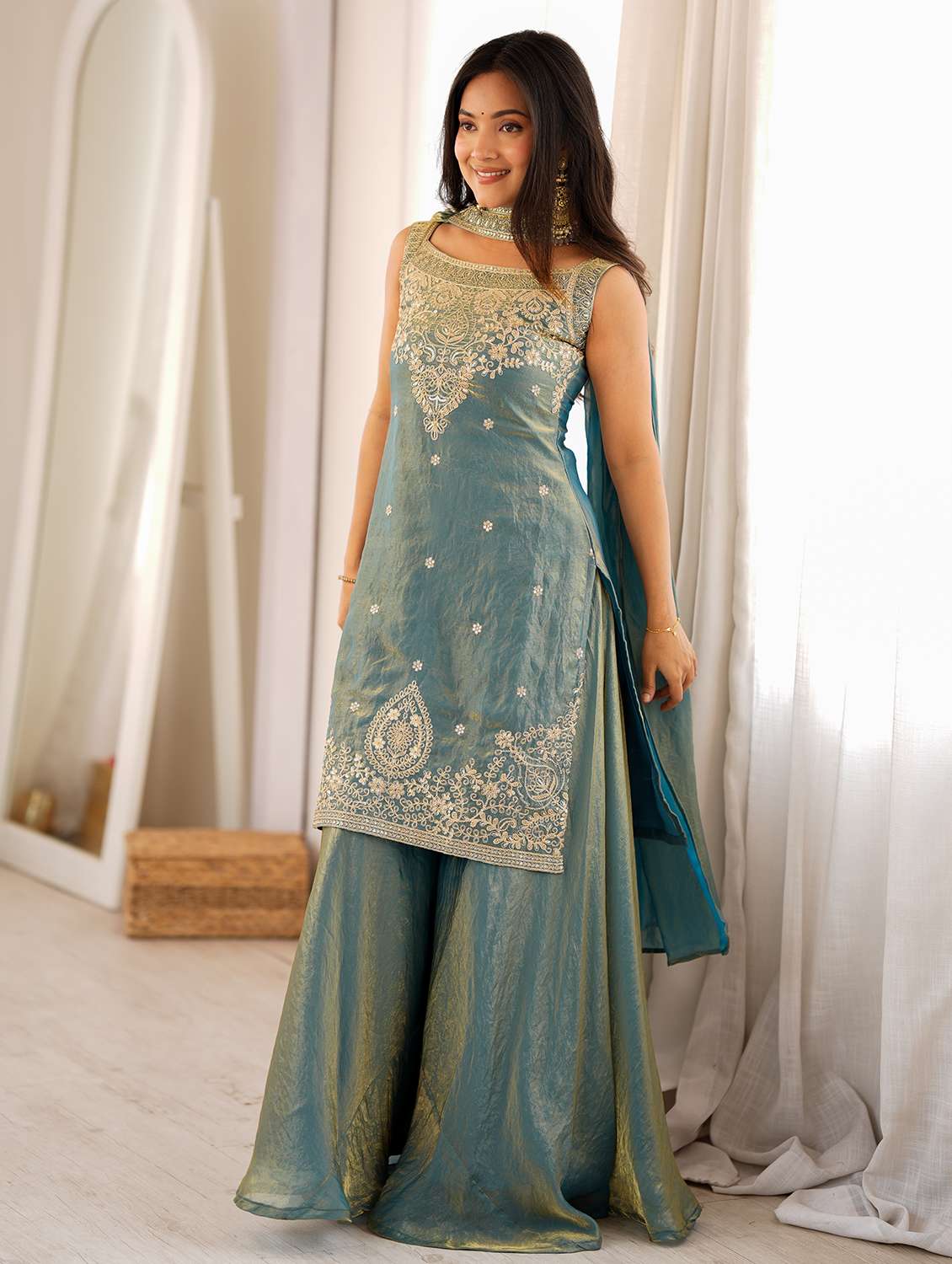 women embroidered sleeveless kurta palazzo set with dupatta - 22579385 -  Standard Image - 3