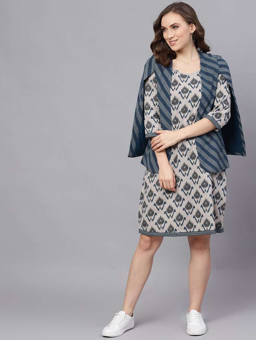 women printed regular shrug