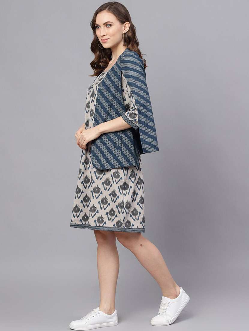 women printed regular shrug - 22579492 -  Standard Image - 3