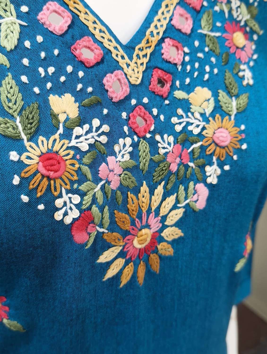 women embroidered three quarter sleeve straight kurta - 22579580 -  Standard Image - 5