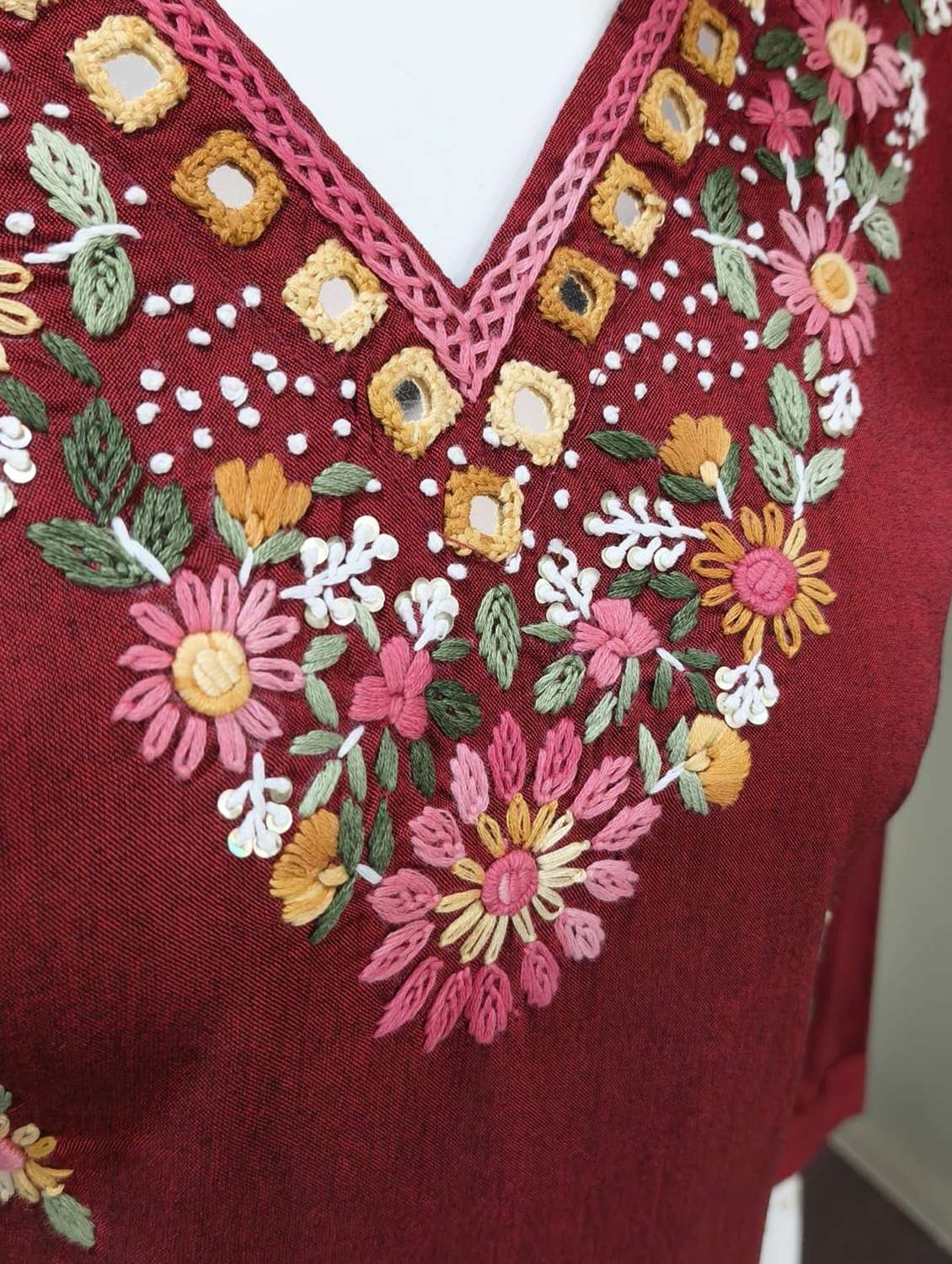 women embroidered three quarter sleeve straight kurta - 22579581 -  Standard Image - 5