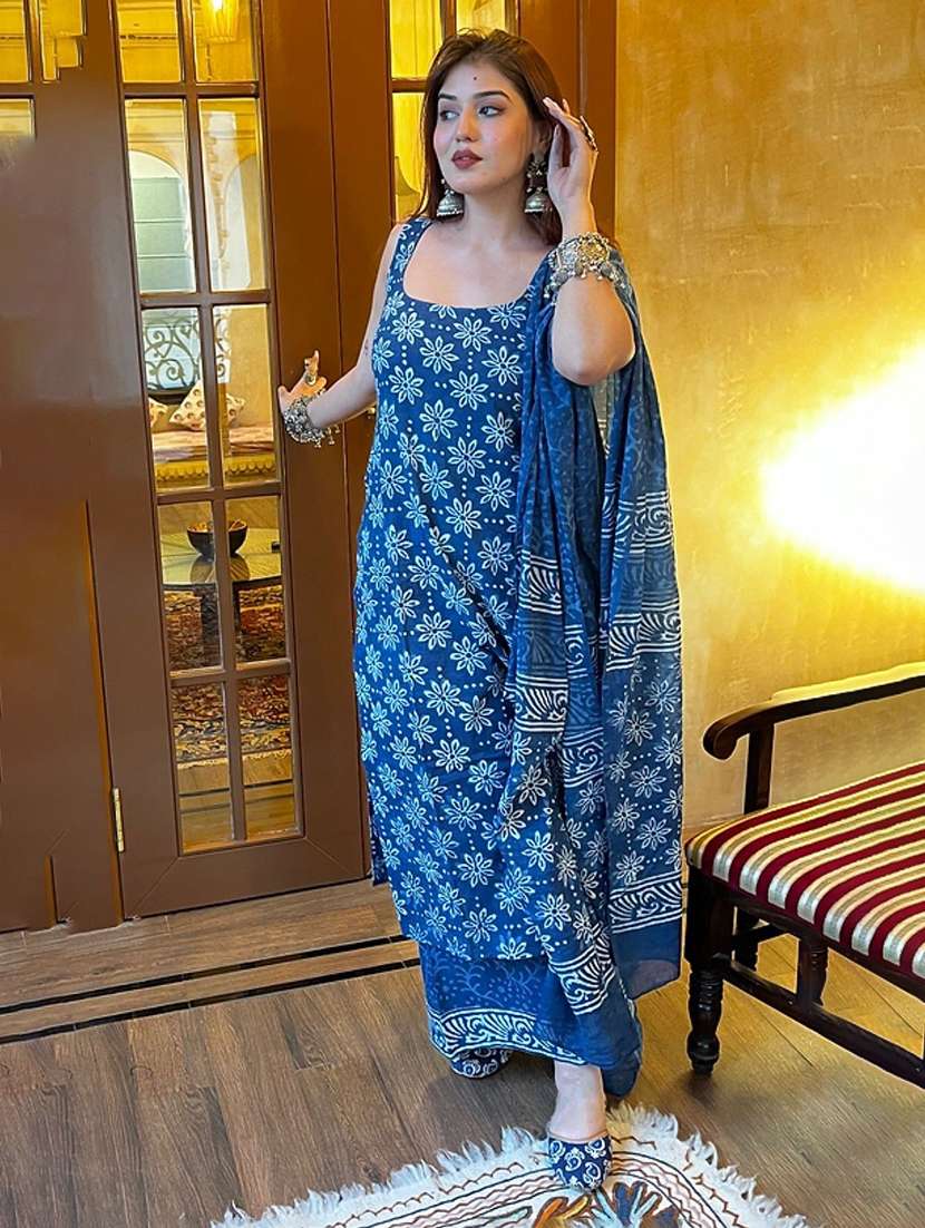 women printed sleeveless kurta palazzo set with dupatta - 22579617 -  Standard Image - 3