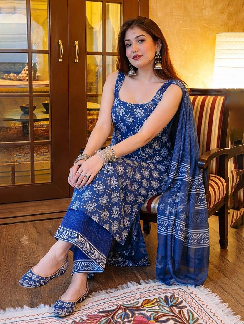 women printed sleeveless kurta palazzo set with dupatta - 22579617 -  Standard Image - 5