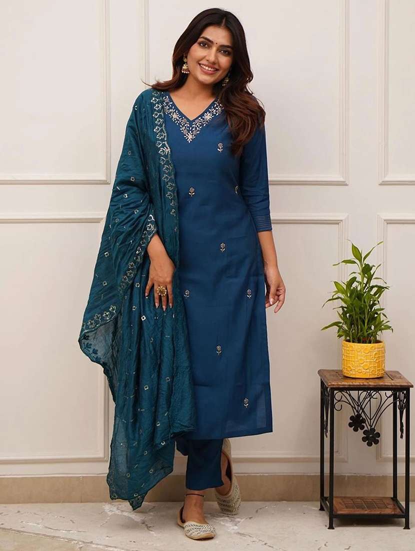 women embroidered three quarter sleeves kurta pant set with dupatta