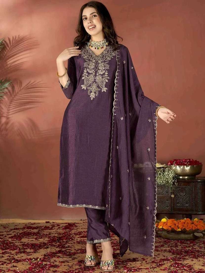 women embroidered three quarter sleeves kurta pant set with dupatta